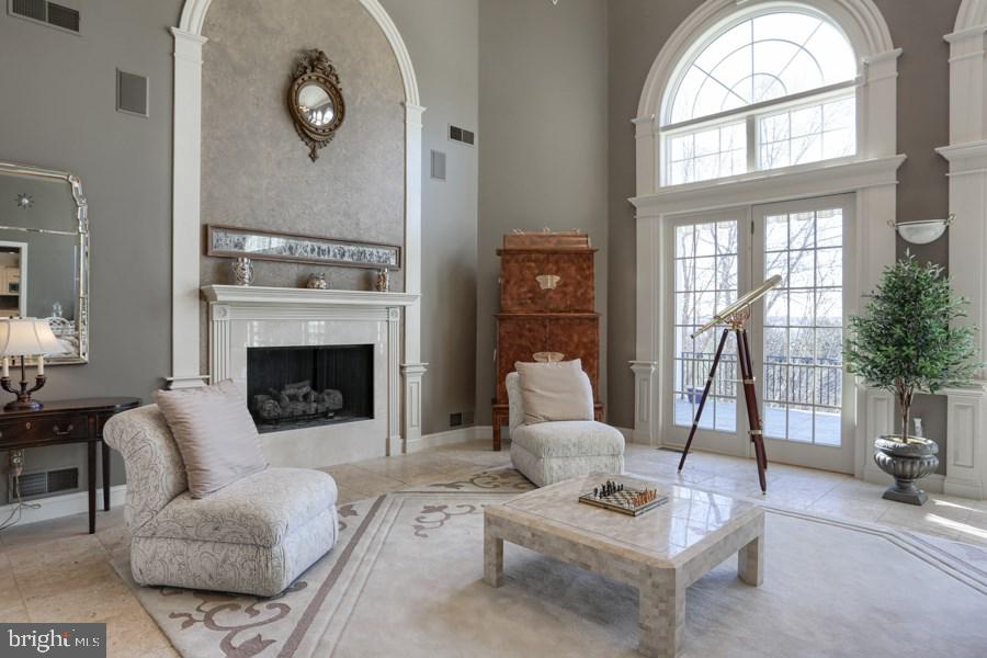 STRAWBERRY FIELDS - Residential