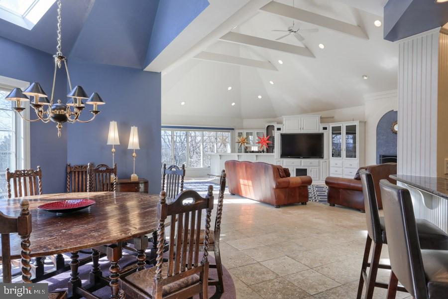 STRAWBERRY FIELDS - Residential