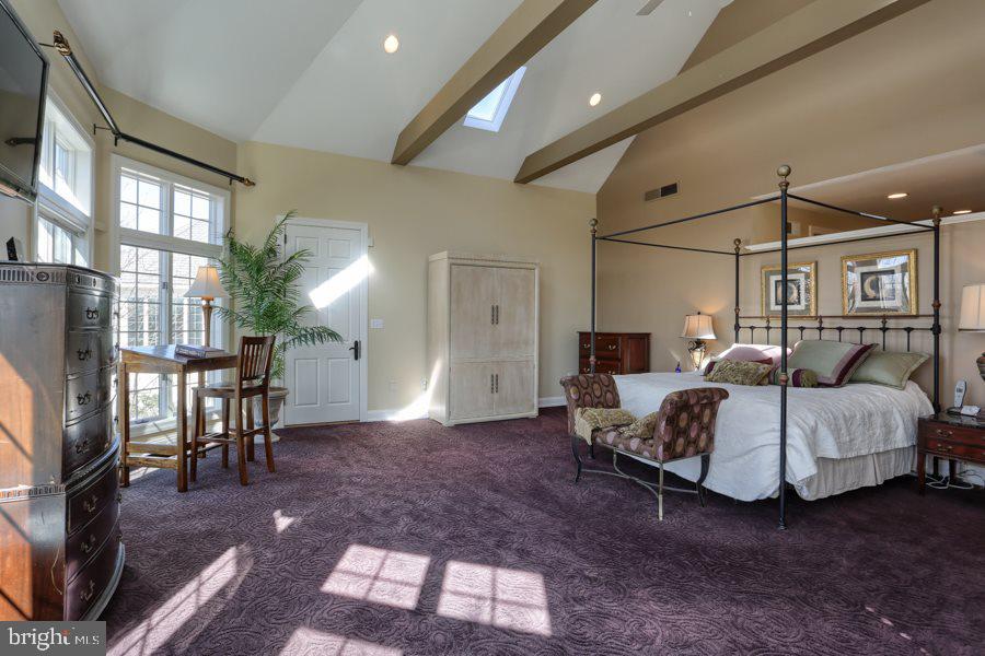 STRAWBERRY FIELDS - Residential