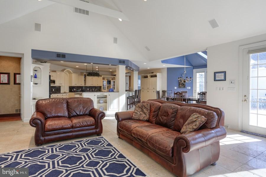 STRAWBERRY FIELDS - Residential