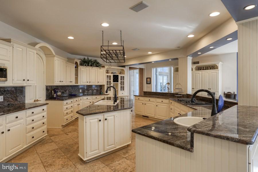 STRAWBERRY FIELDS - Residential