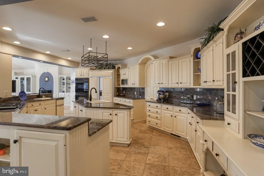 STRAWBERRY FIELDS - Residential