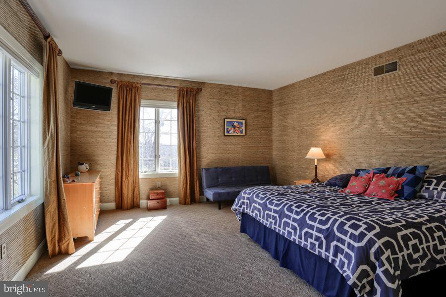 STRAWBERRY FIELDS - Residential