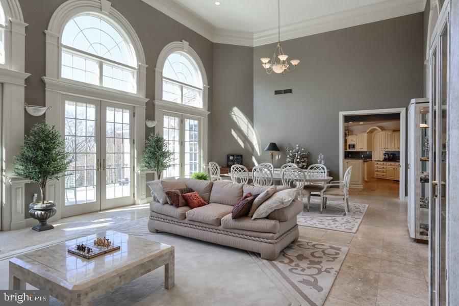 STRAWBERRY FIELDS - Residential