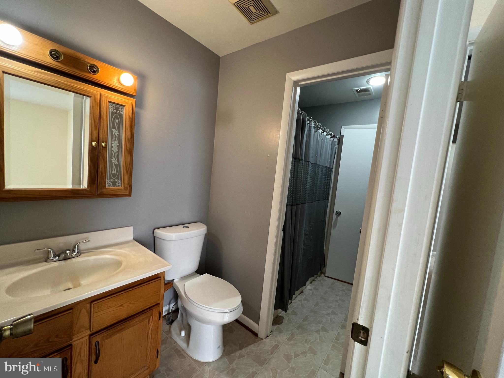 DEVON HILLS CONDO - Residential Lease