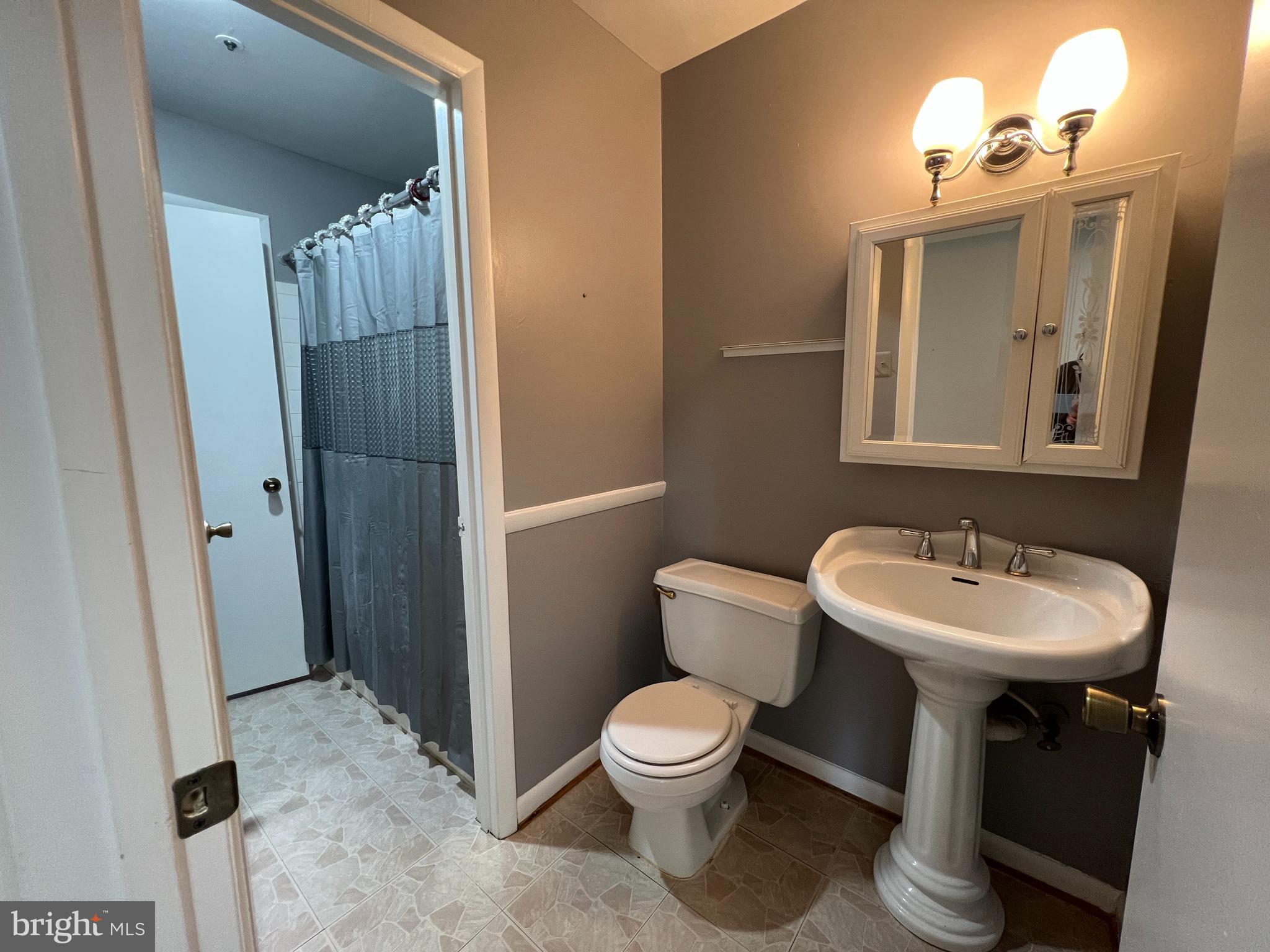 DEVON HILLS CONDO - Residential Lease