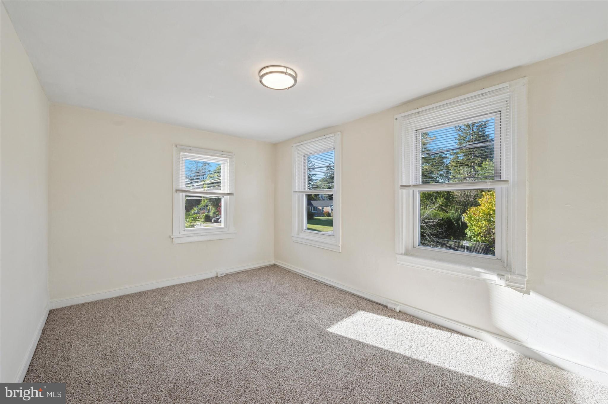 ROXBOROUGH - Residential