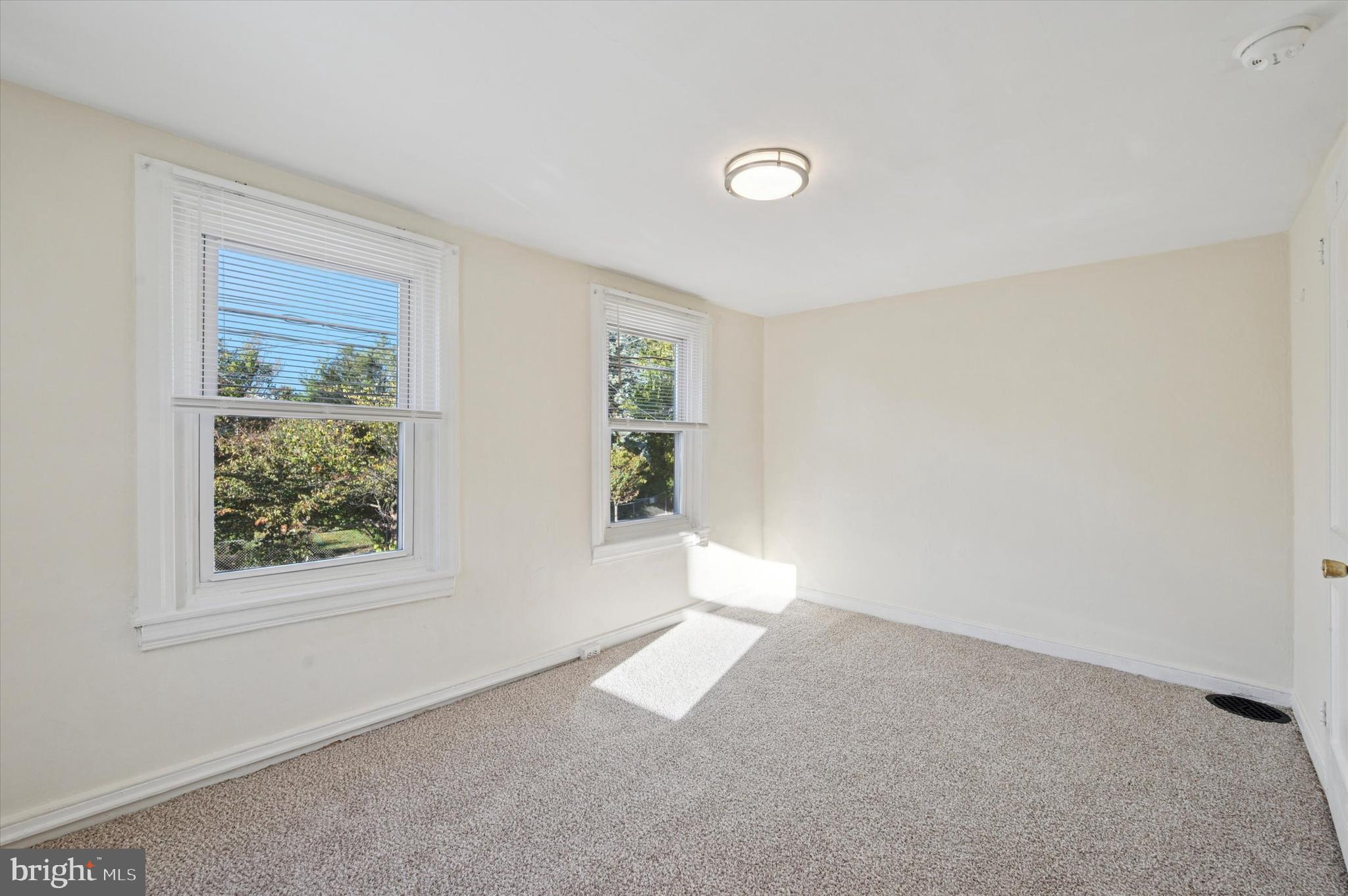 ROXBOROUGH - Residential