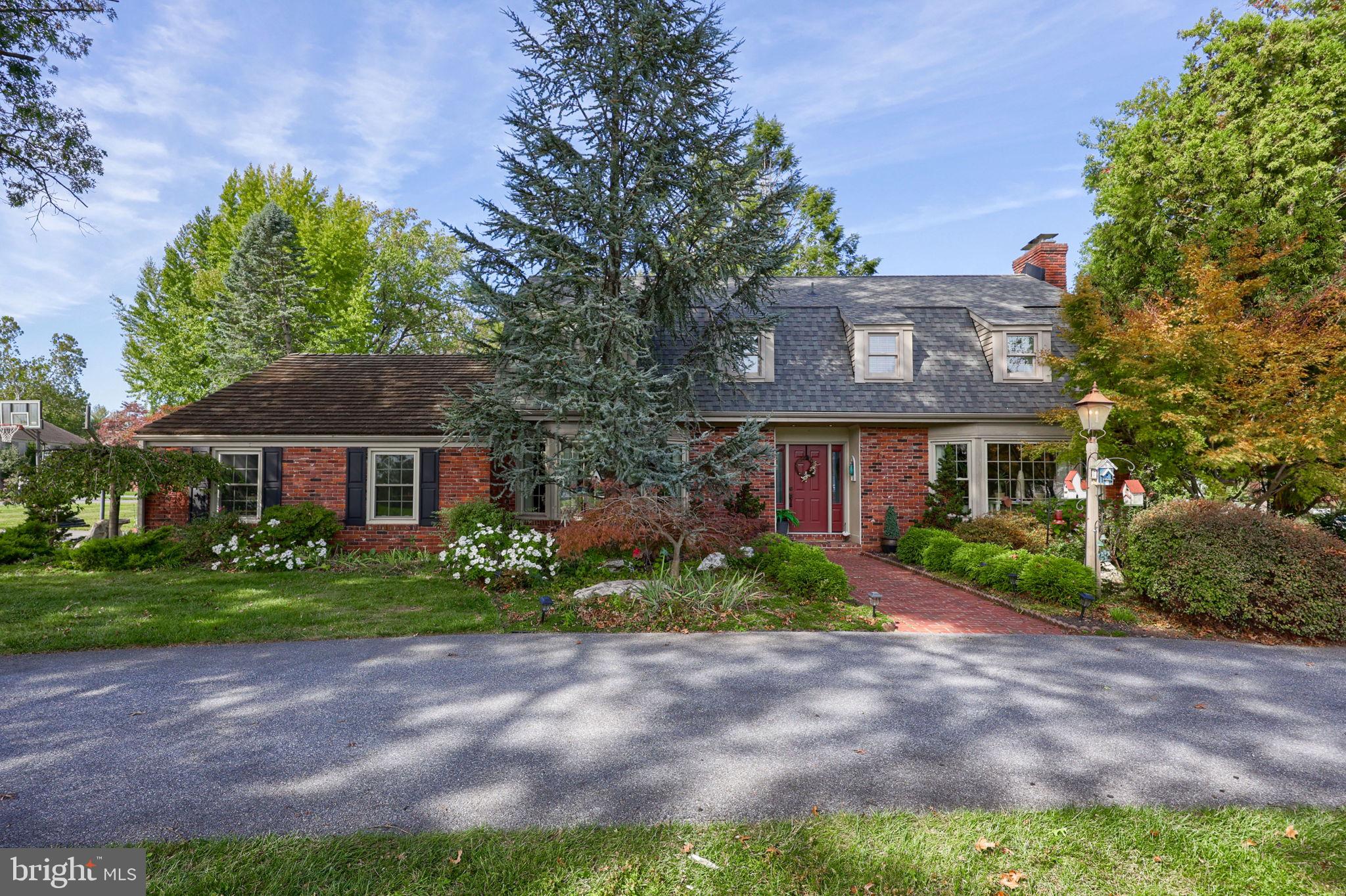 1405 COUNTRY CLUB DRIVE