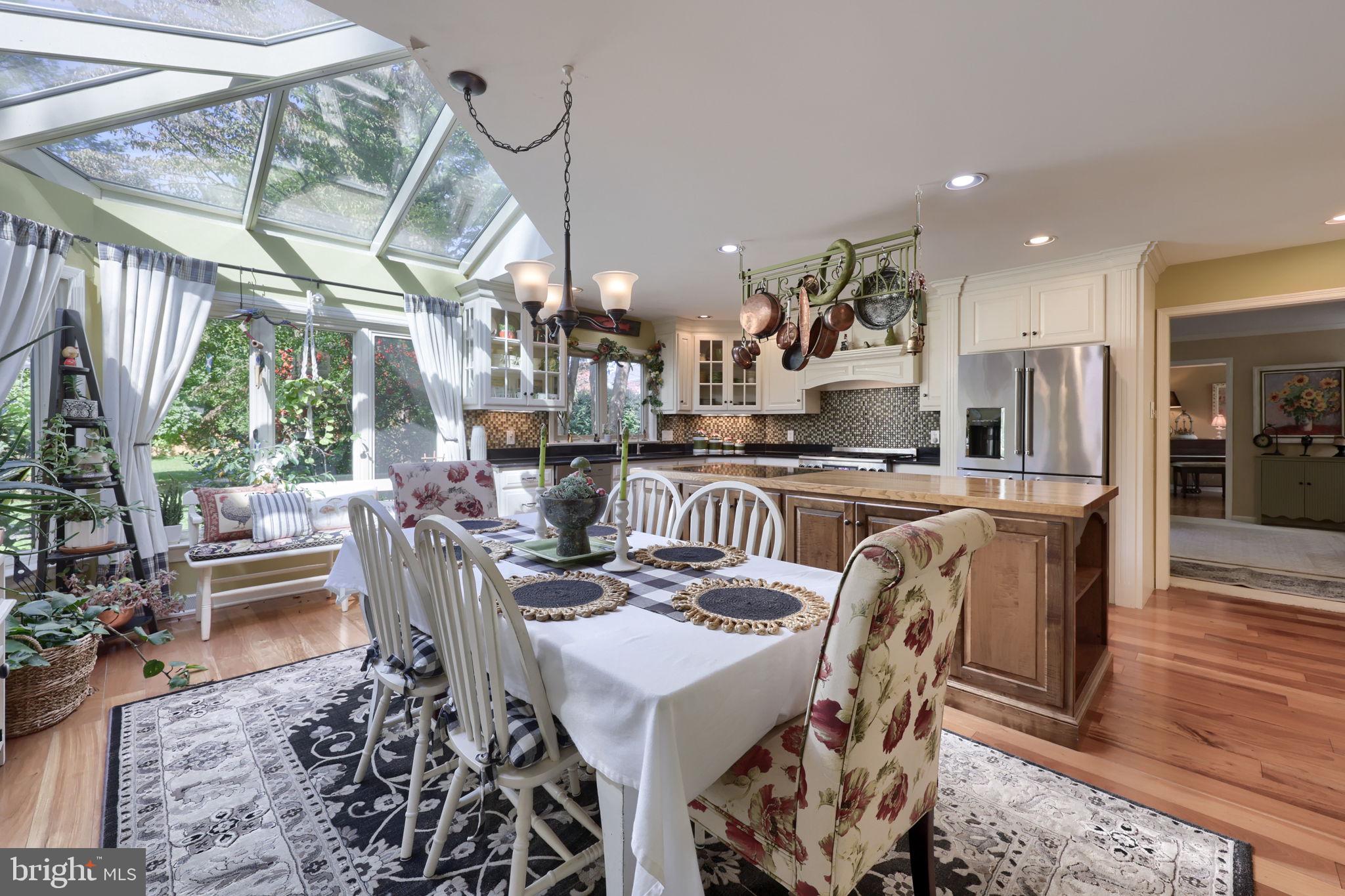 1405 COUNTRY CLUB DRIVE