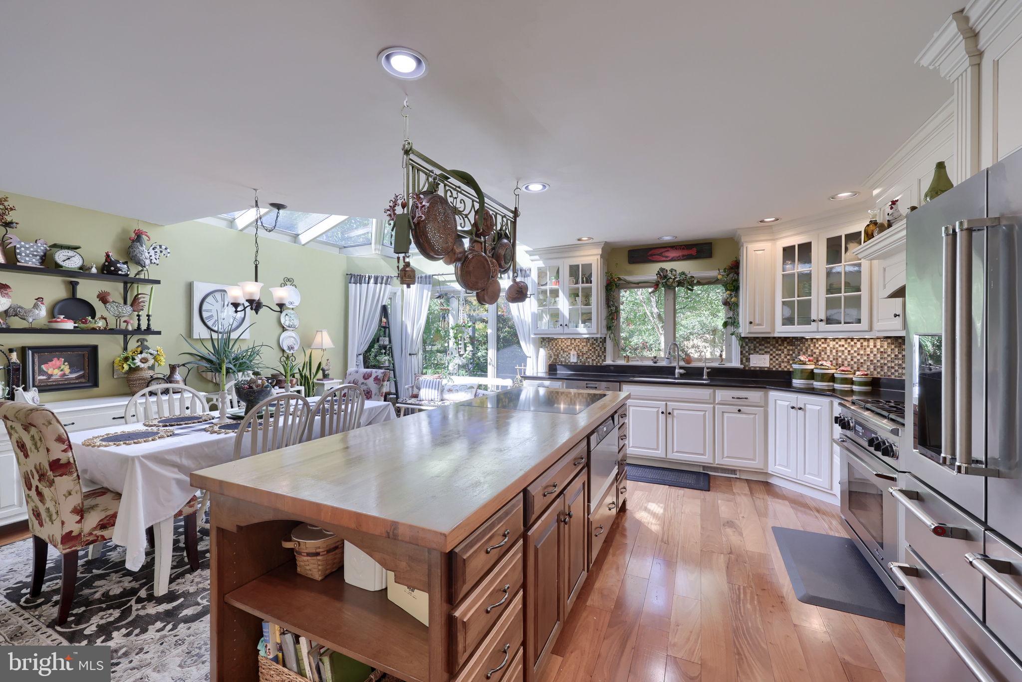 1405 COUNTRY CLUB DRIVE