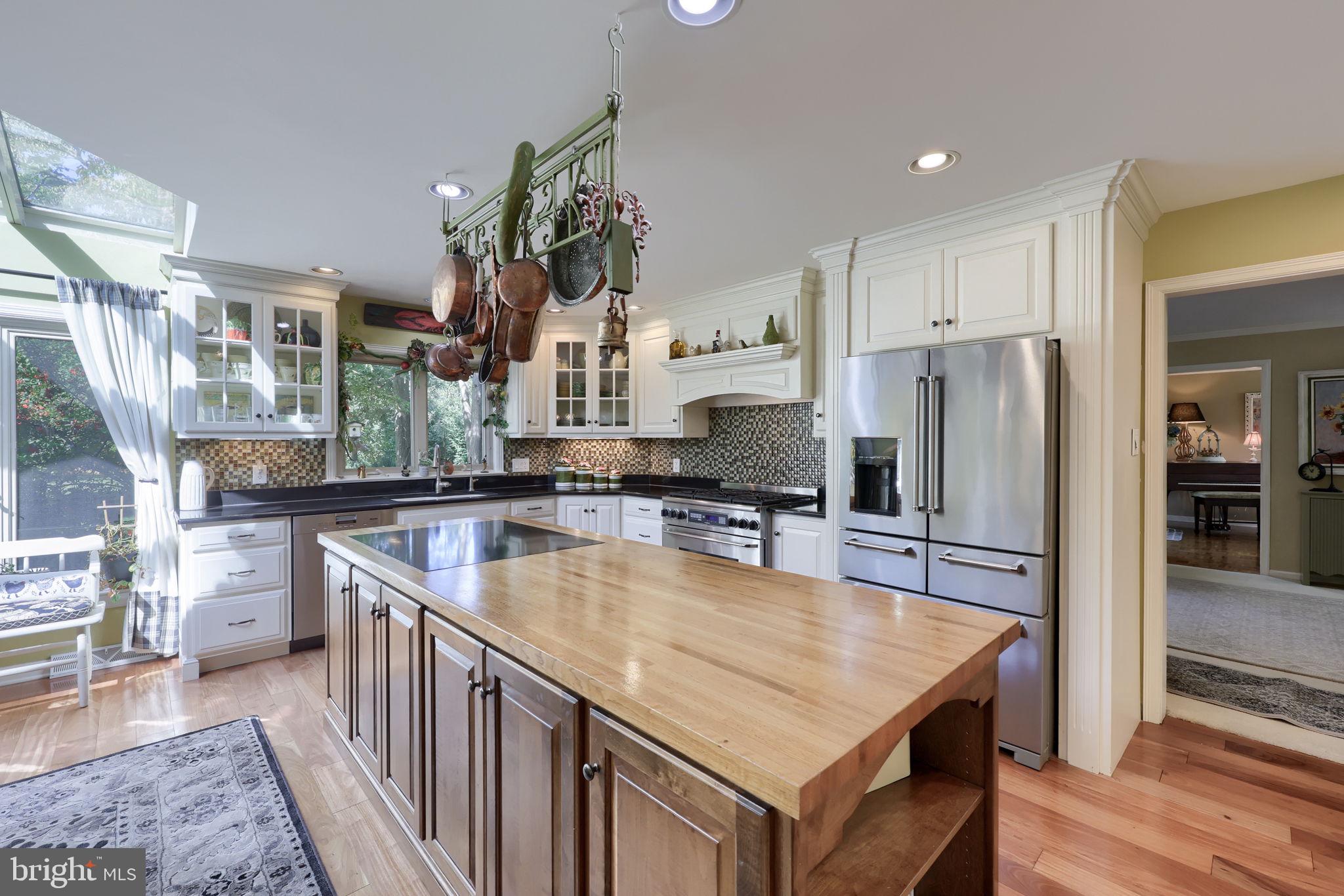 1405 COUNTRY CLUB DRIVE