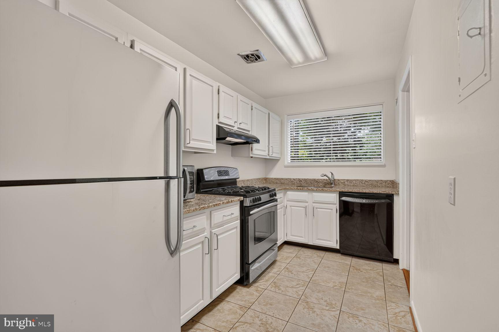 10524 WEYMOUTH STREET W-1