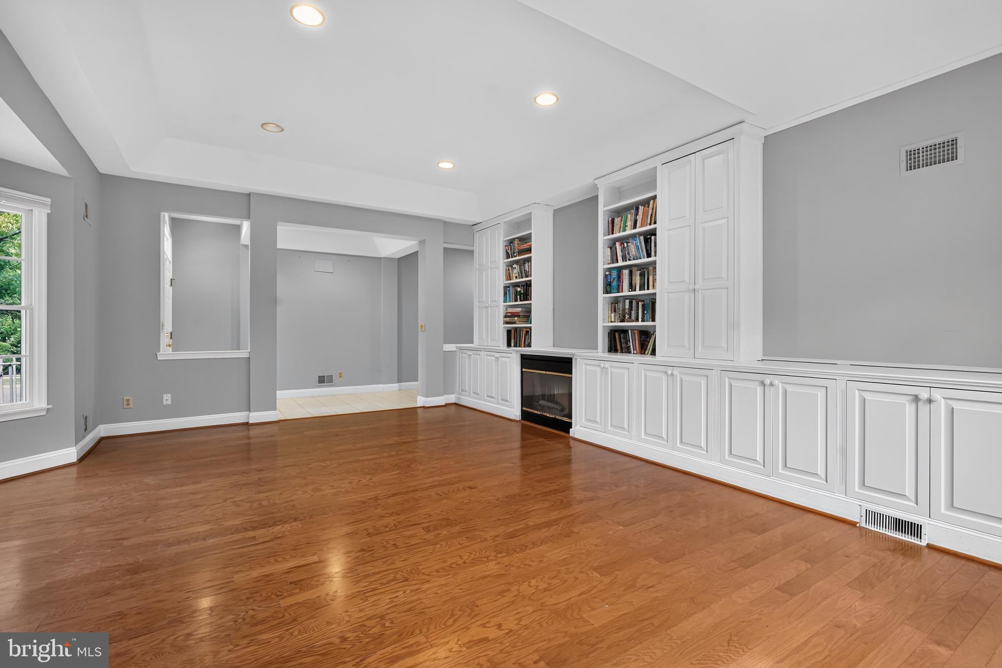 2 AZALEA COURT