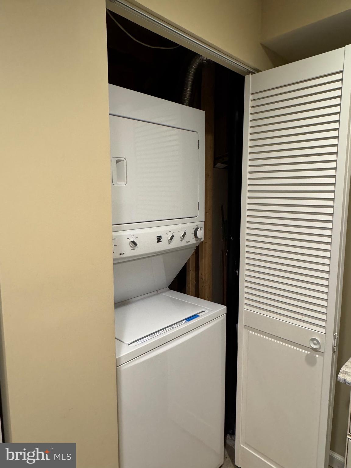 ASHBURN VILLAGE - Residential Lease