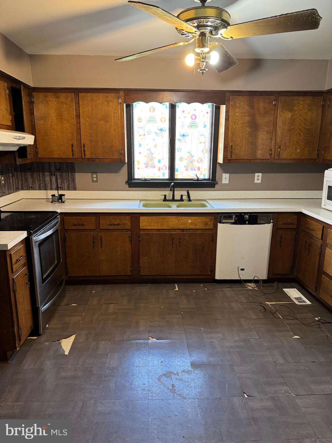 PEMBROKE HILLS - Residential