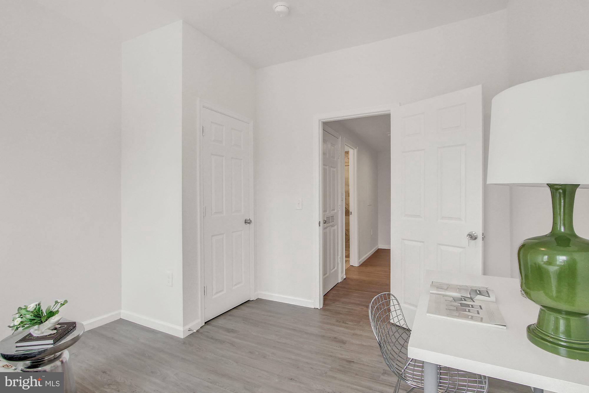 RIVERSIDE - Residential Lease