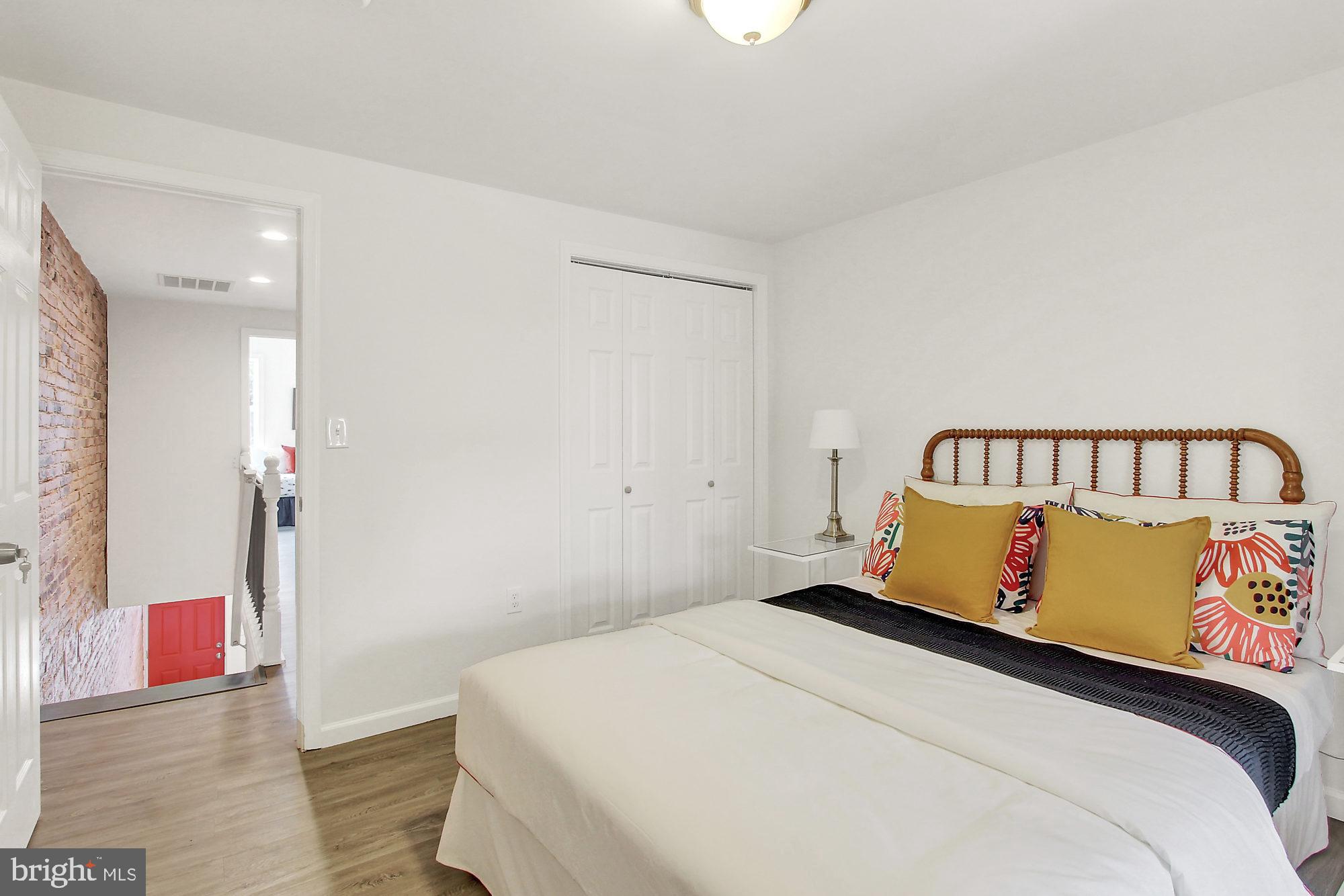 RIVERSIDE - Residential Lease