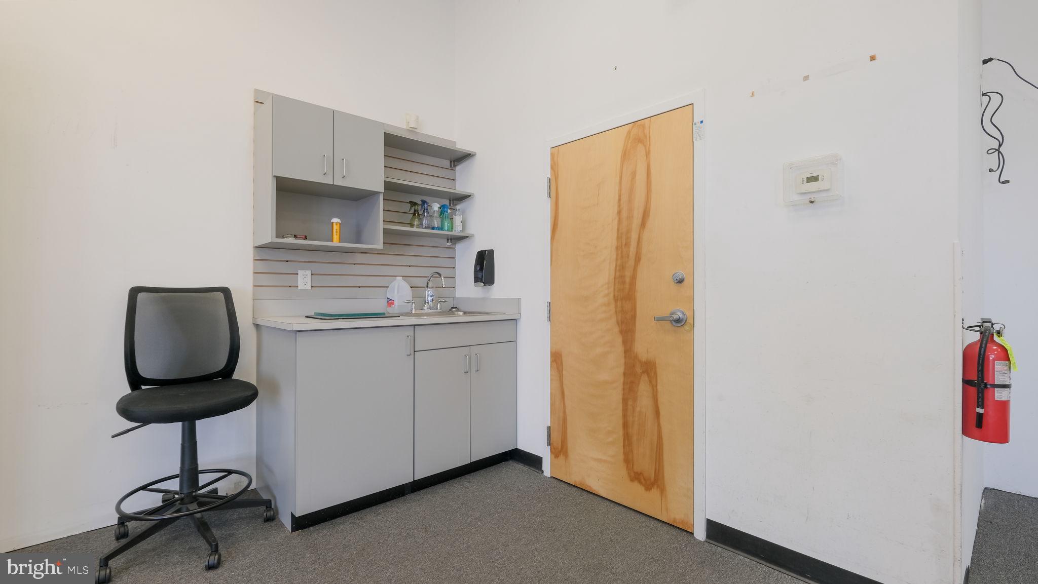 000 - Commercial Lease