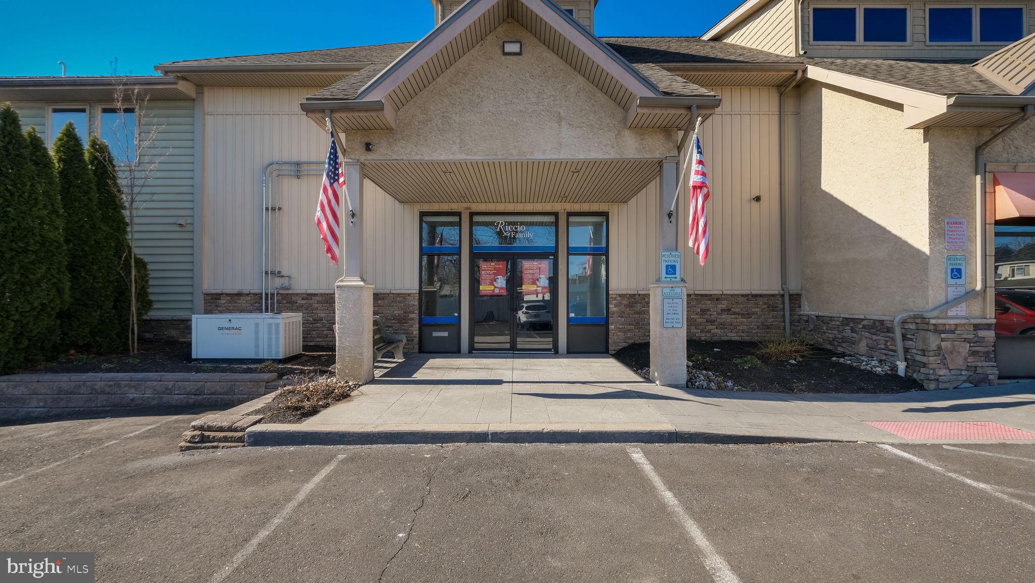 000 - Commercial Lease