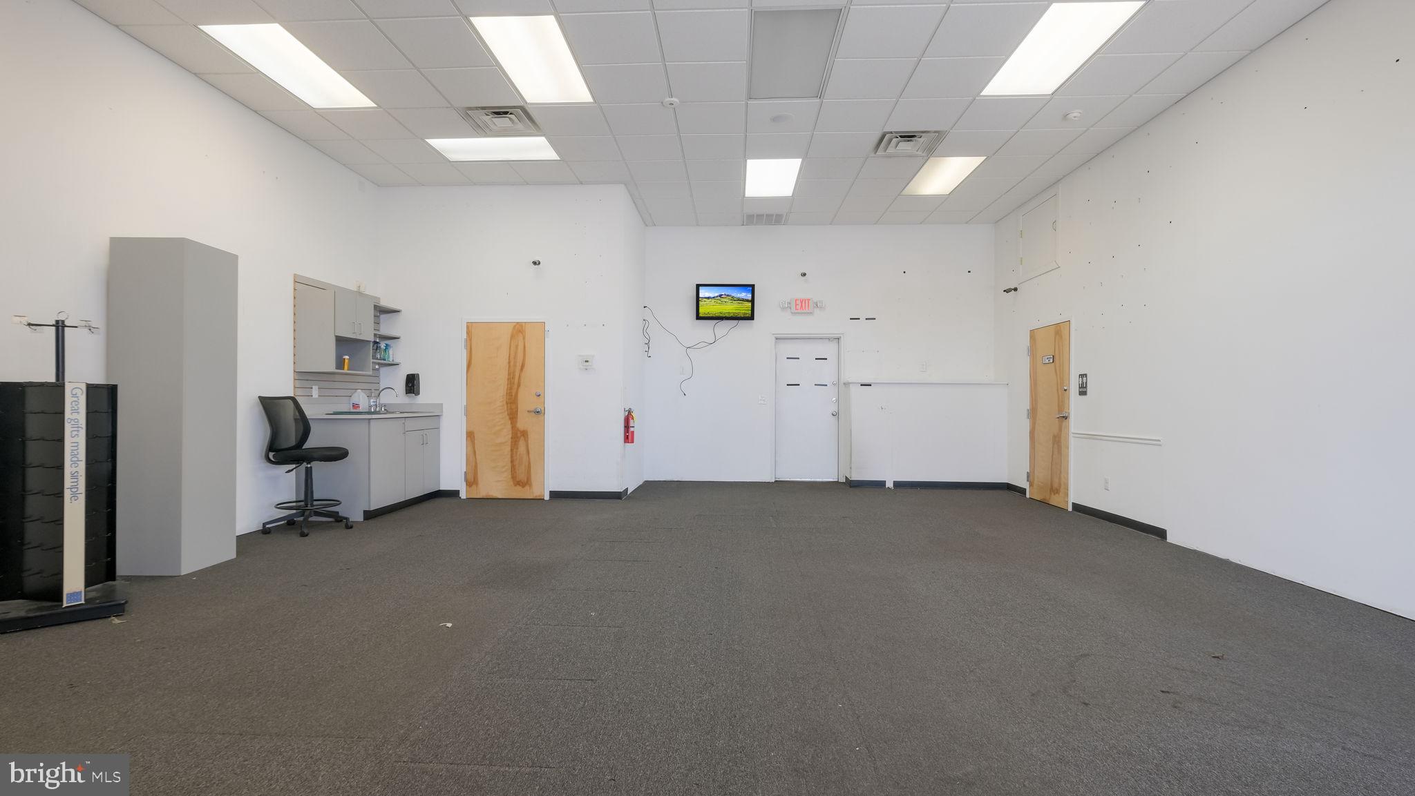 000 - Commercial Lease