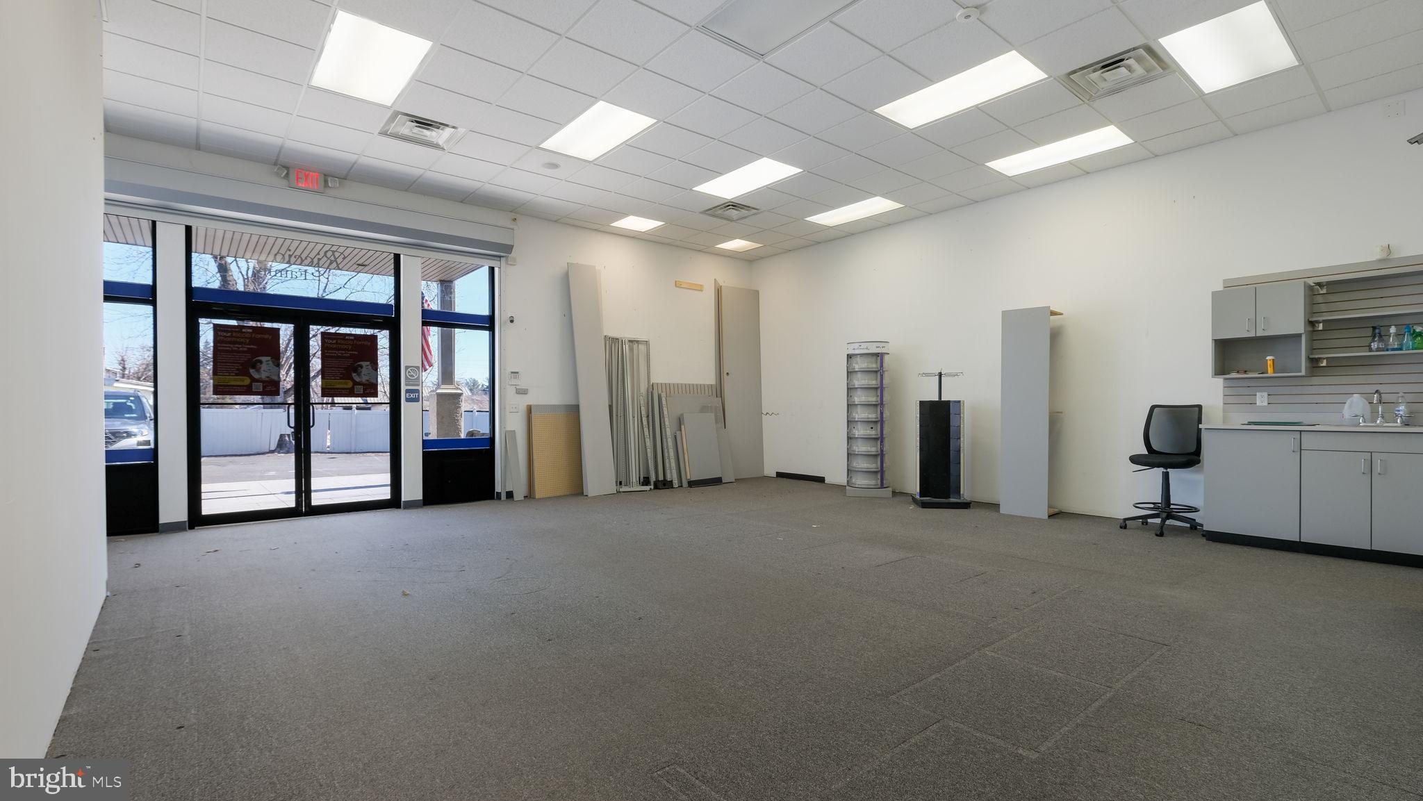 000 - Commercial Lease