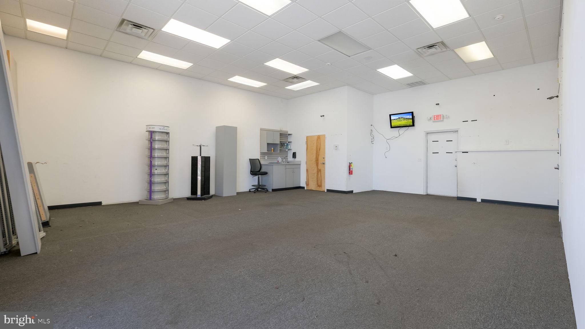 000 - Commercial Lease