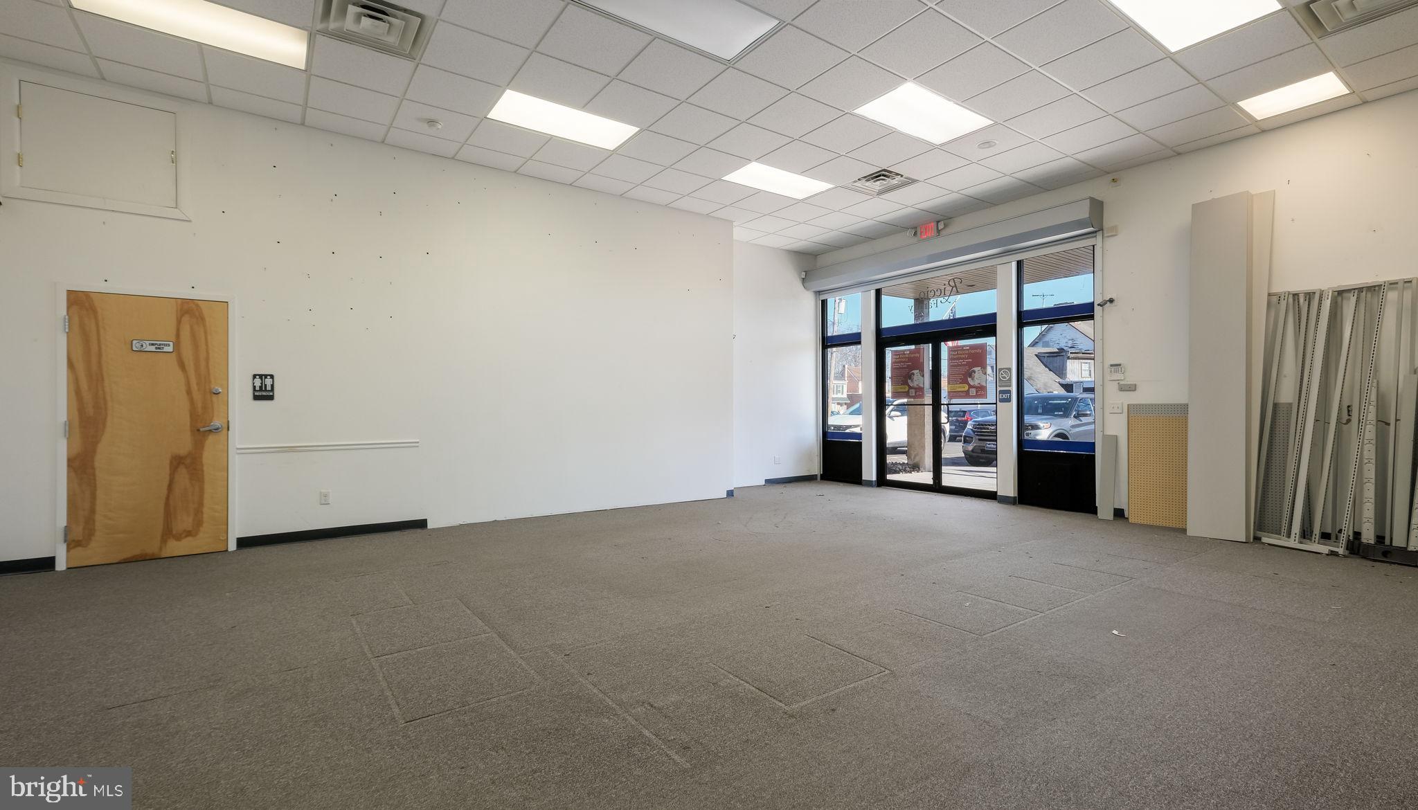 000 - Commercial Lease