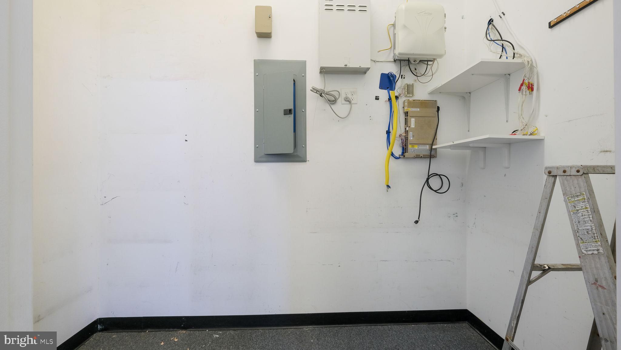 000 - Commercial Lease