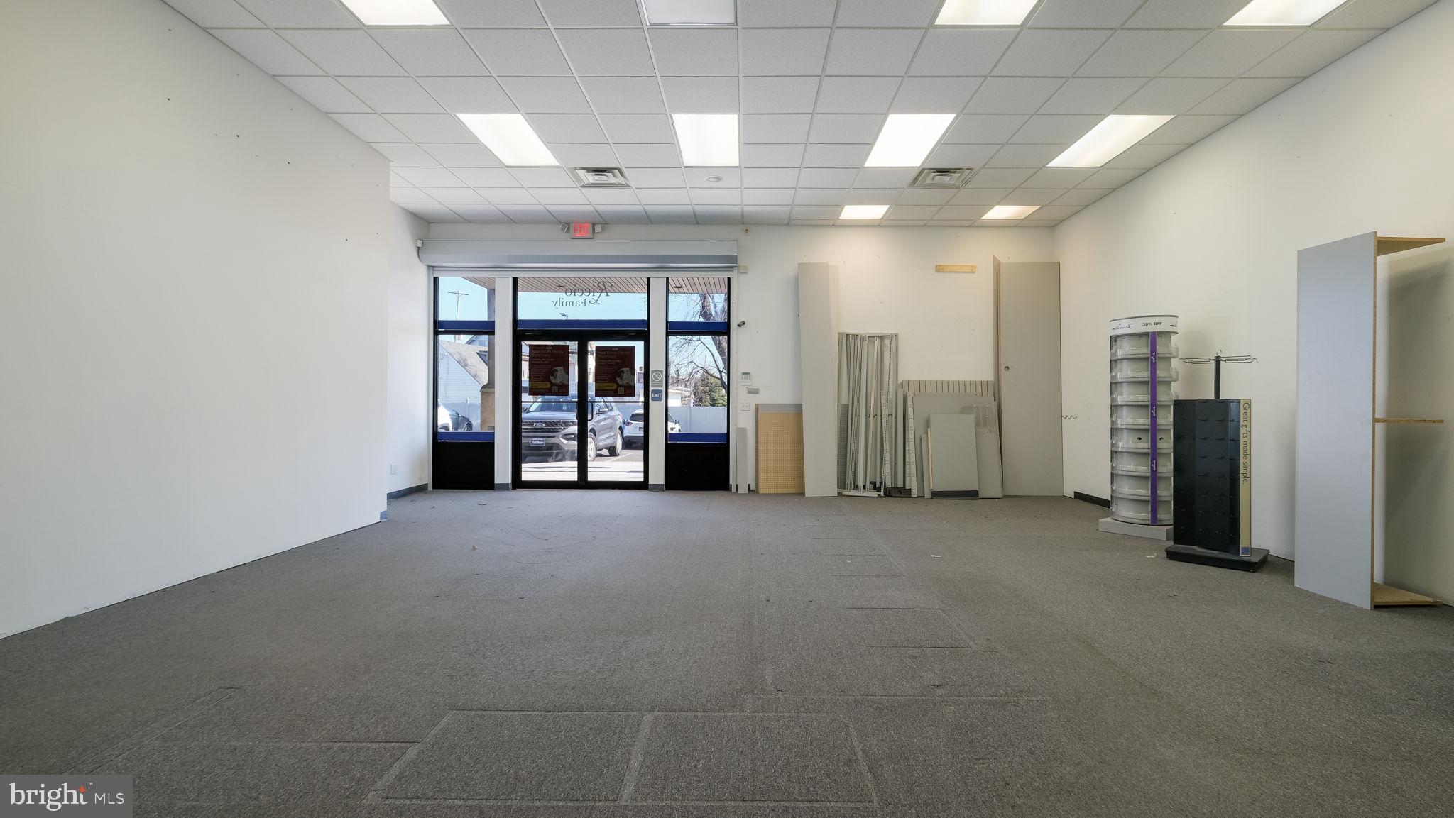 000 - Commercial Lease