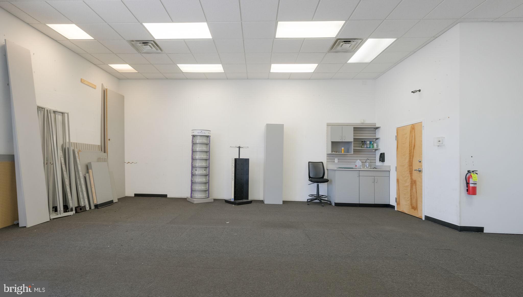 000 - Commercial Lease