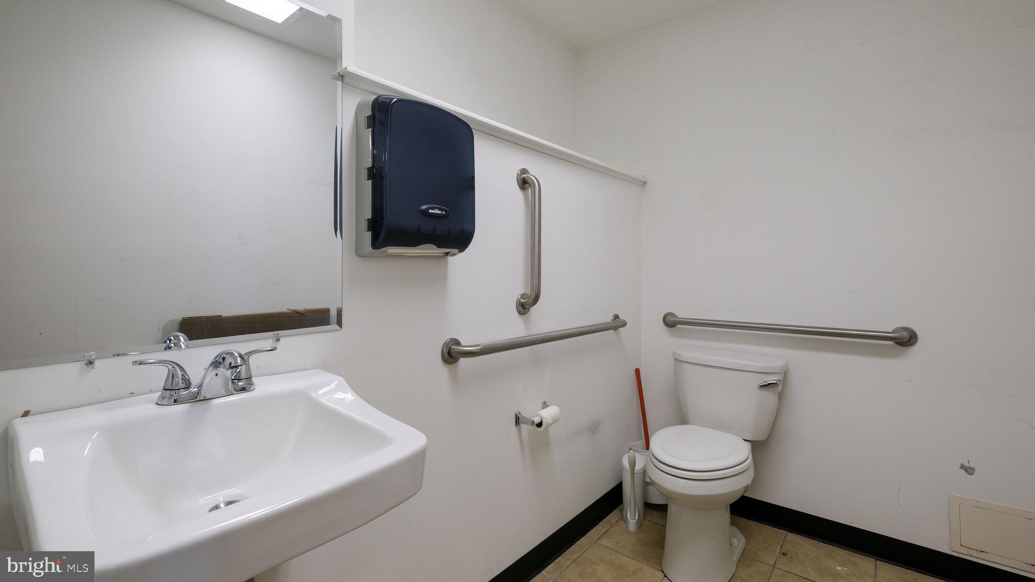 000 - Commercial Lease