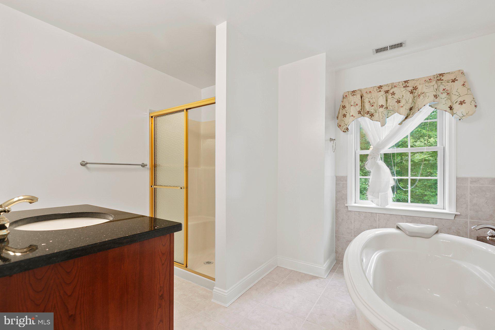 COLONIAL ESTATES - Residential