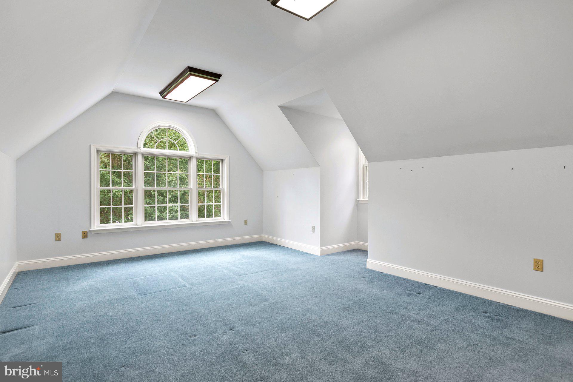 COLONIAL ESTATES - Residential