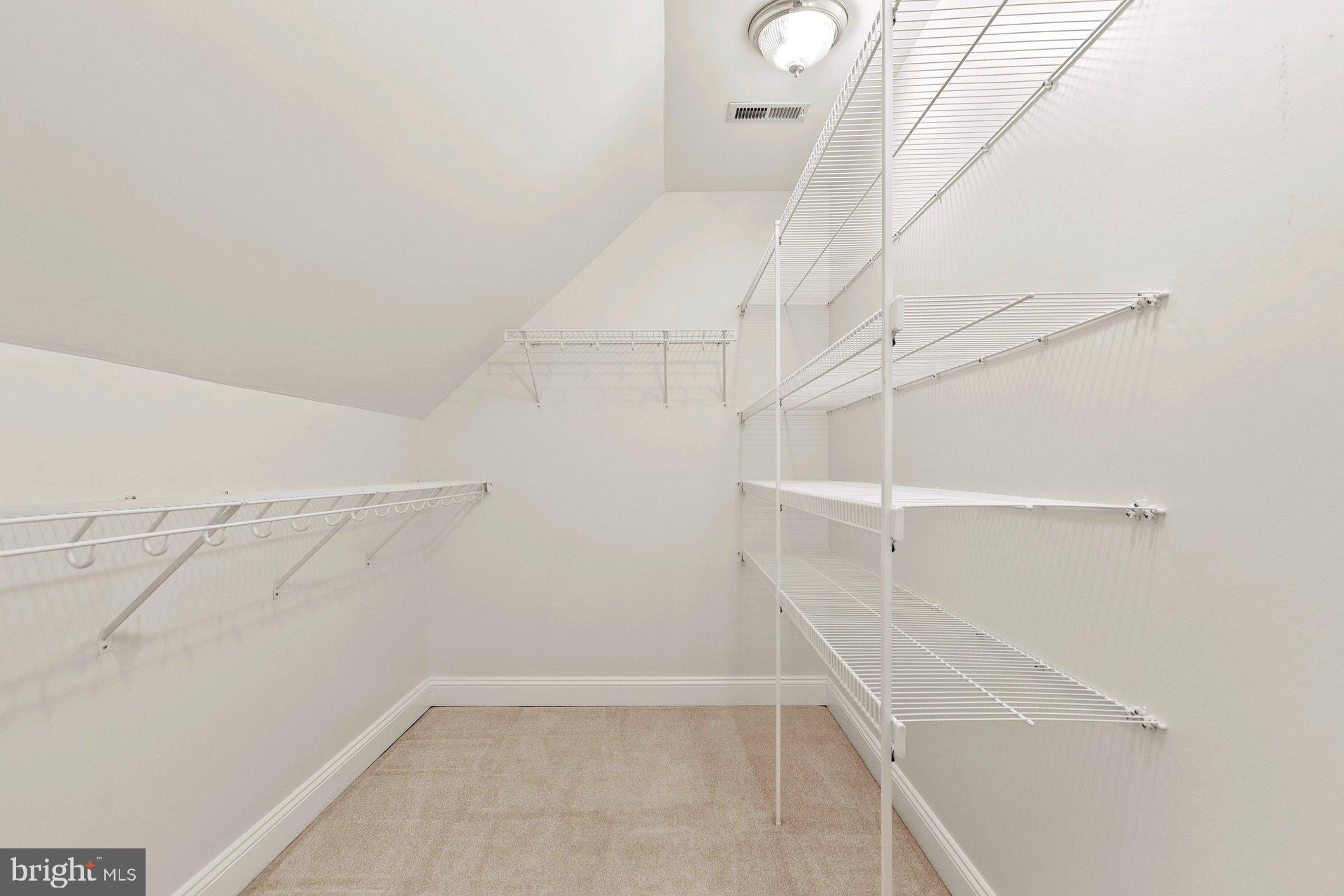 COLONIAL ESTATES - Residential