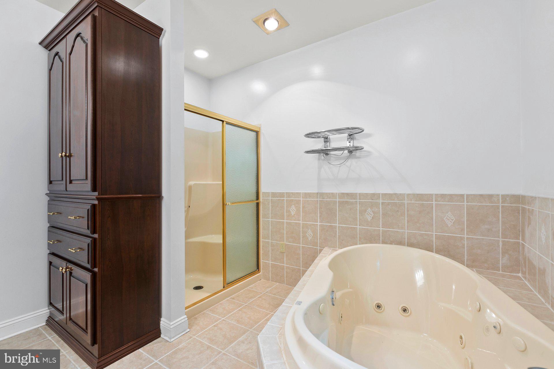 COLONIAL ESTATES - Residential