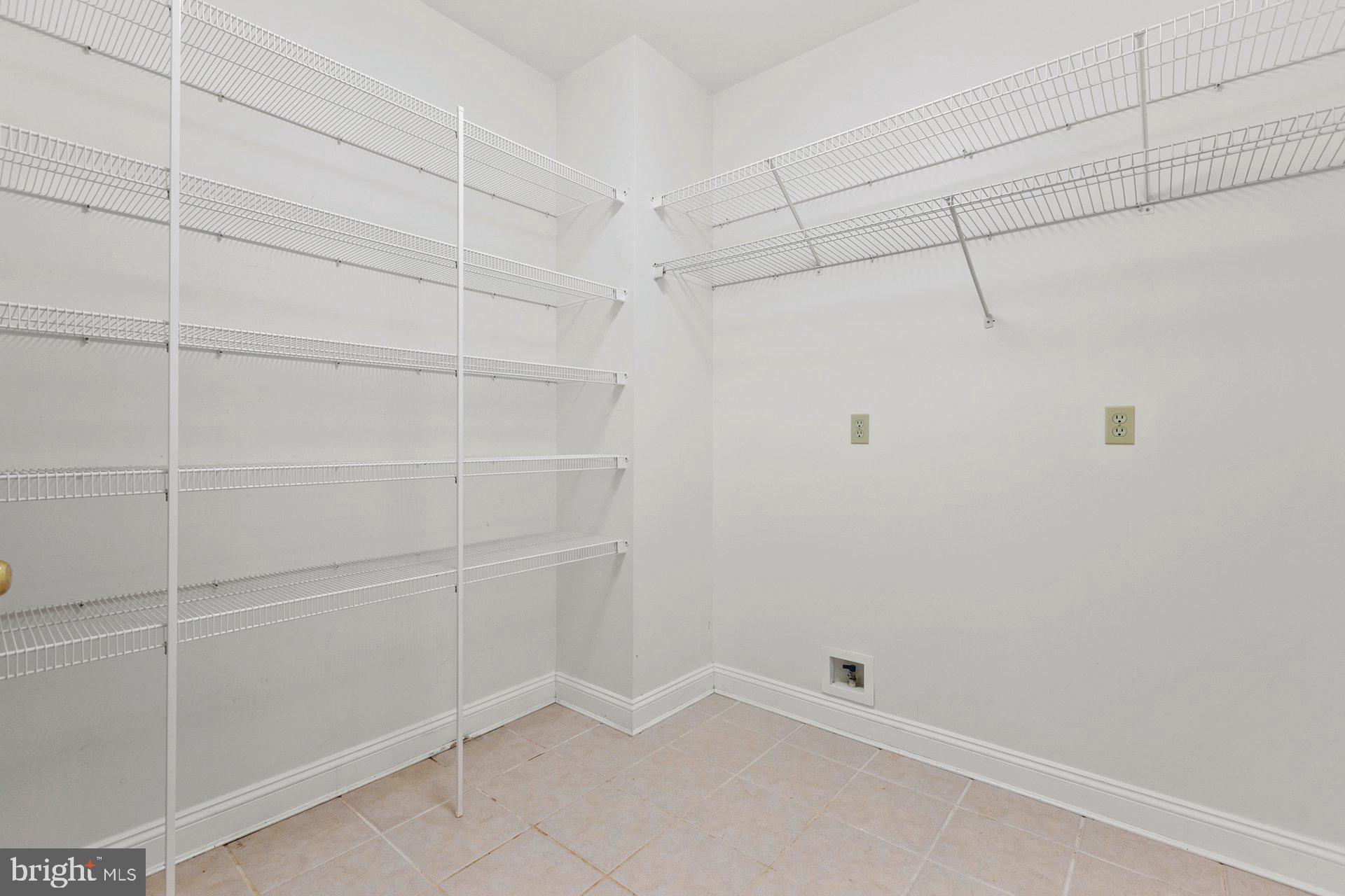 COLONIAL ESTATES - Residential