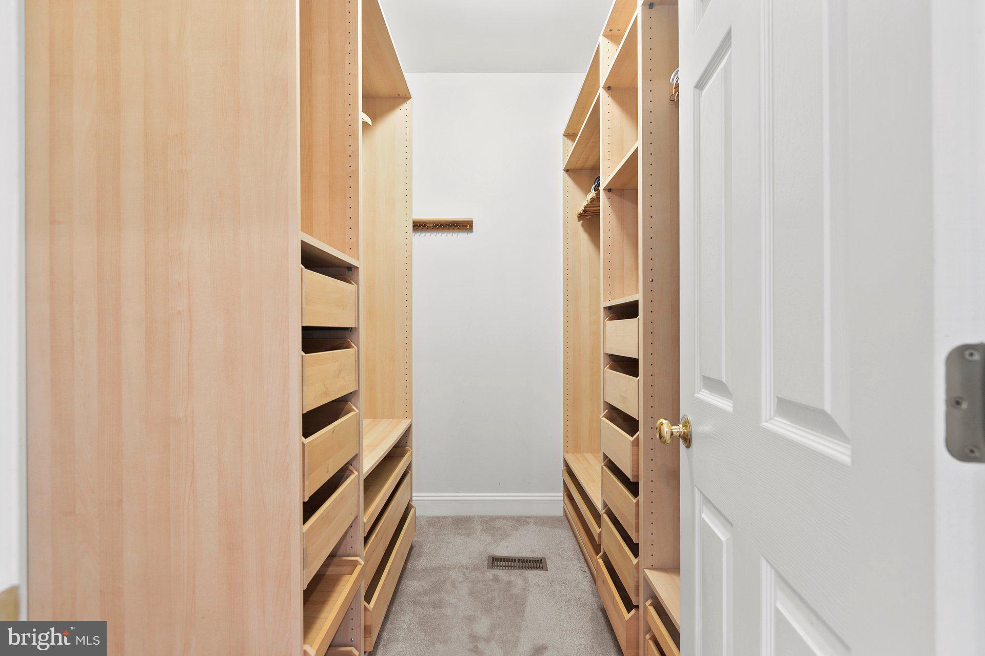 COLONIAL ESTATES - Residential