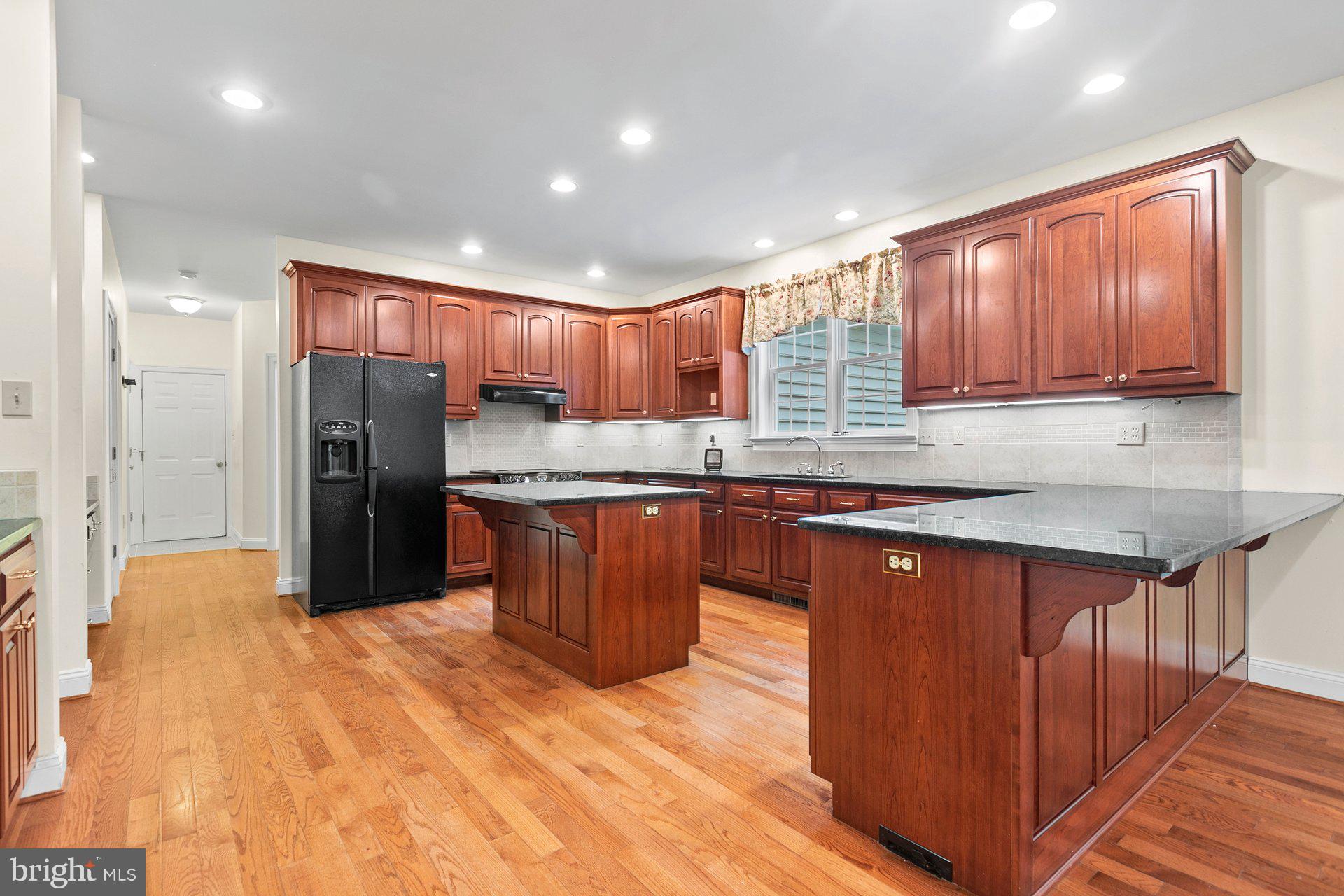 COLONIAL ESTATES - Residential