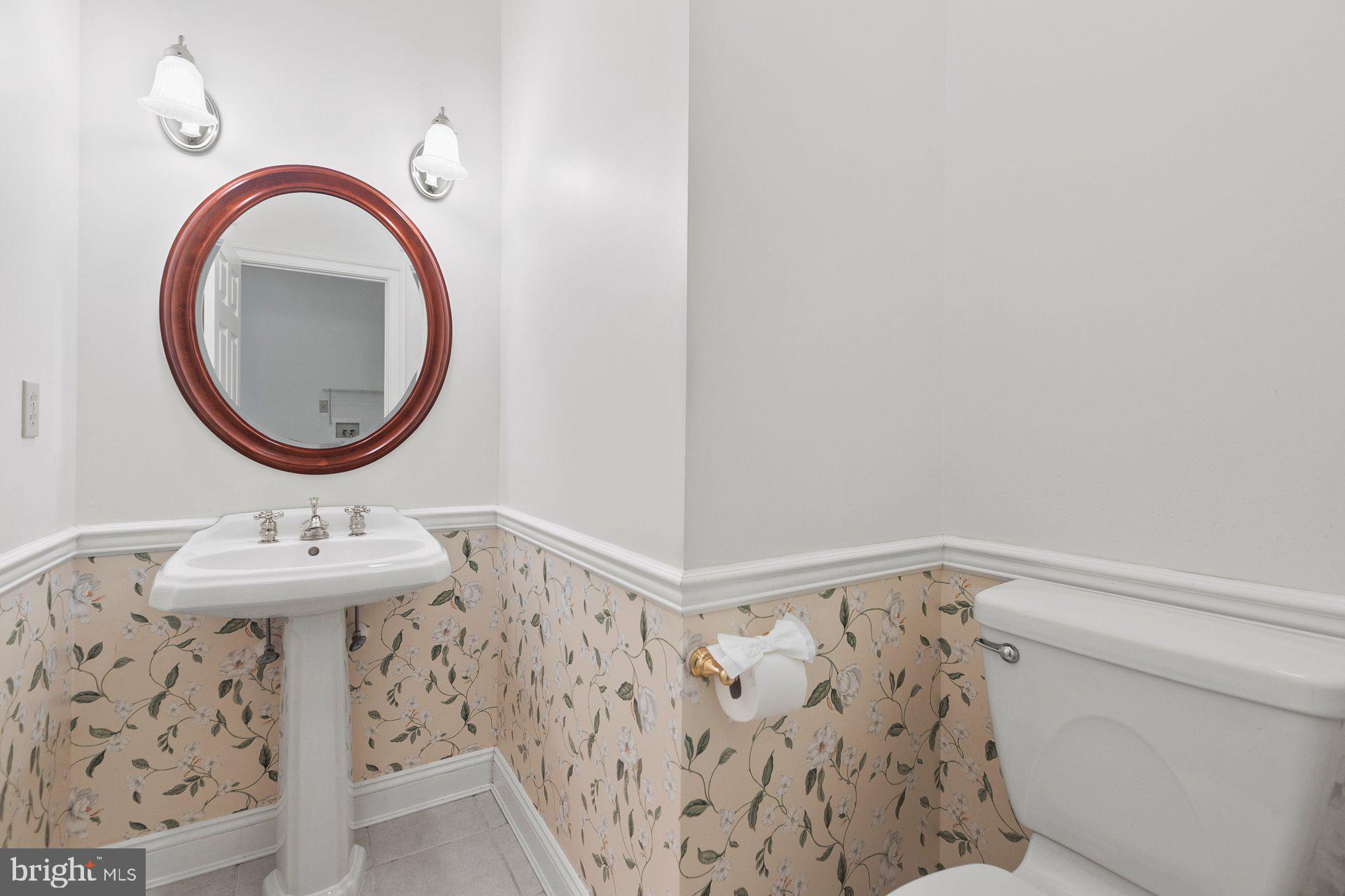 COLONIAL ESTATES - Residential