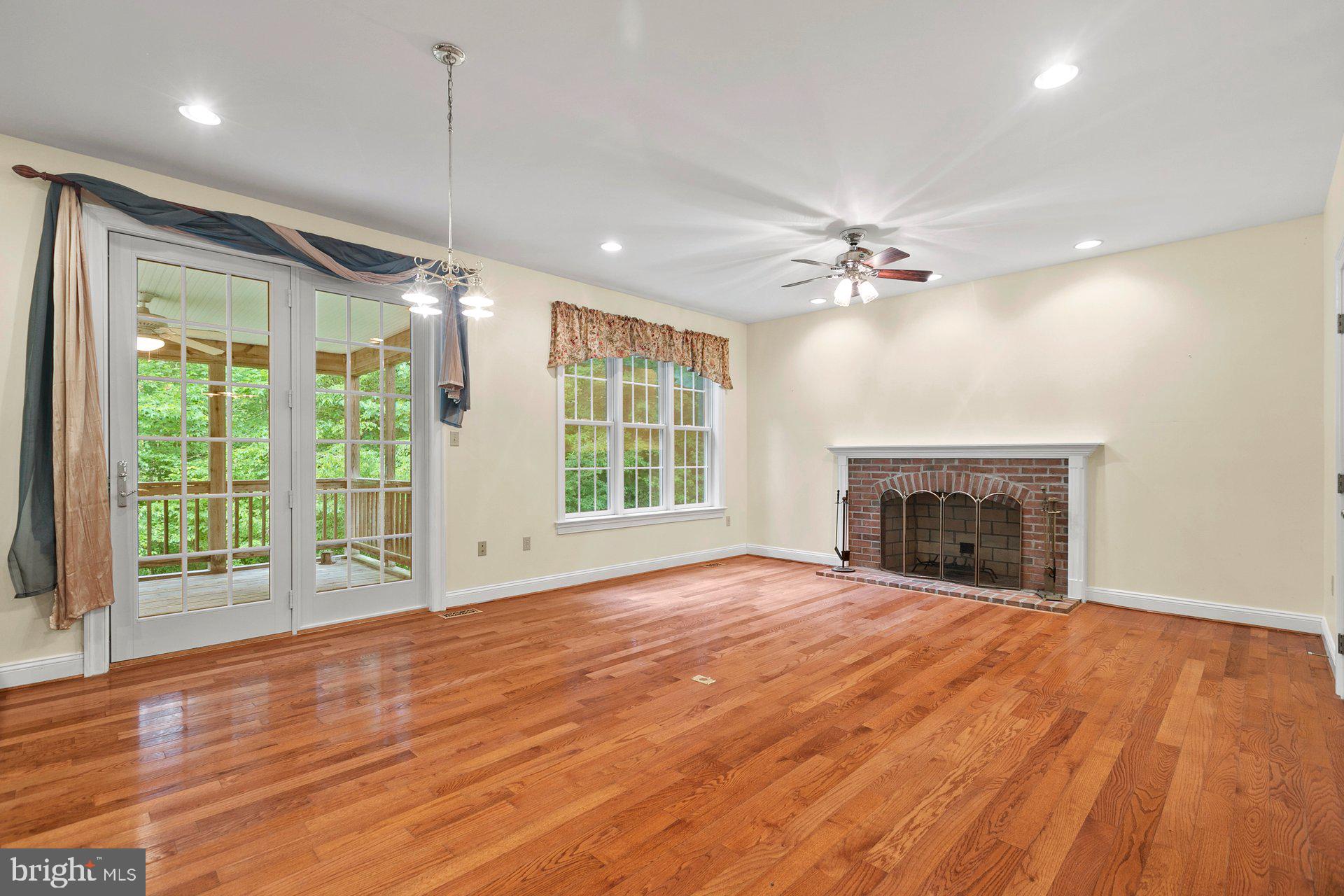 COLONIAL ESTATES - Residential