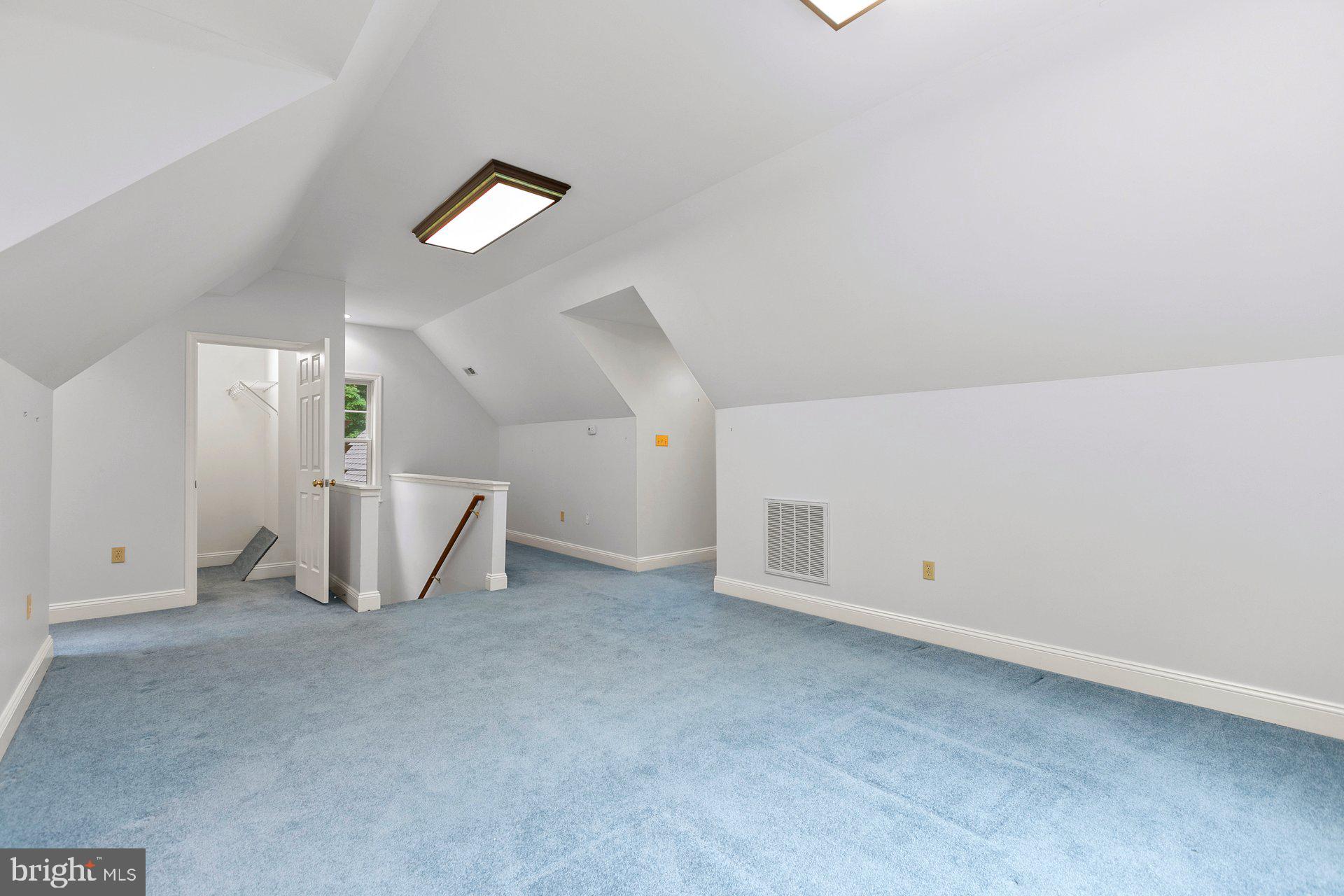 COLONIAL ESTATES - Residential