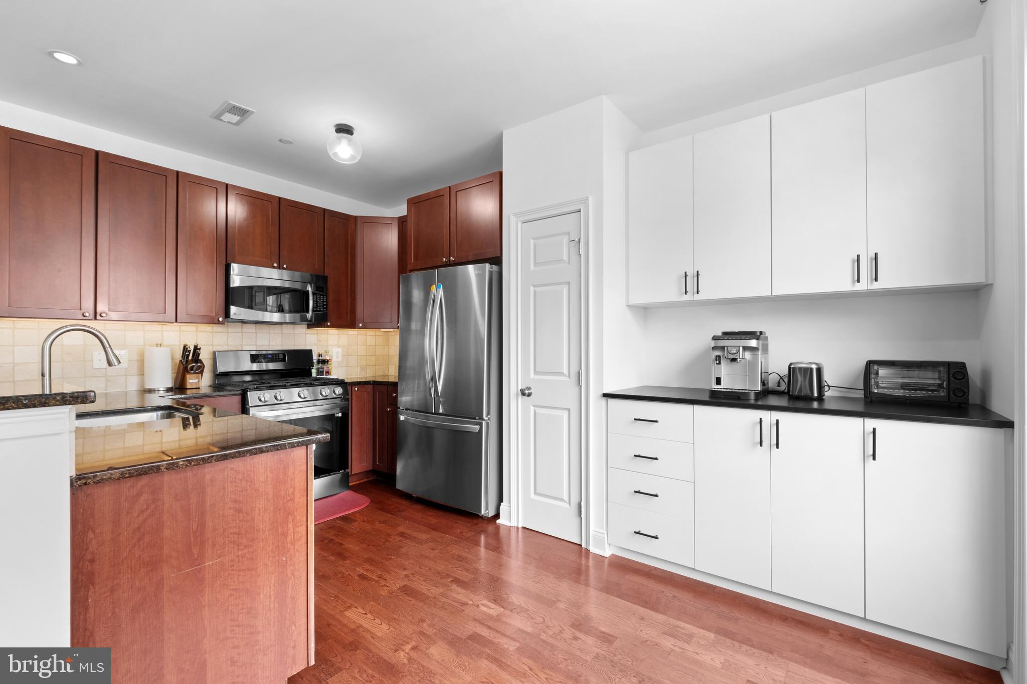 NAVAL SQUARE - Residential