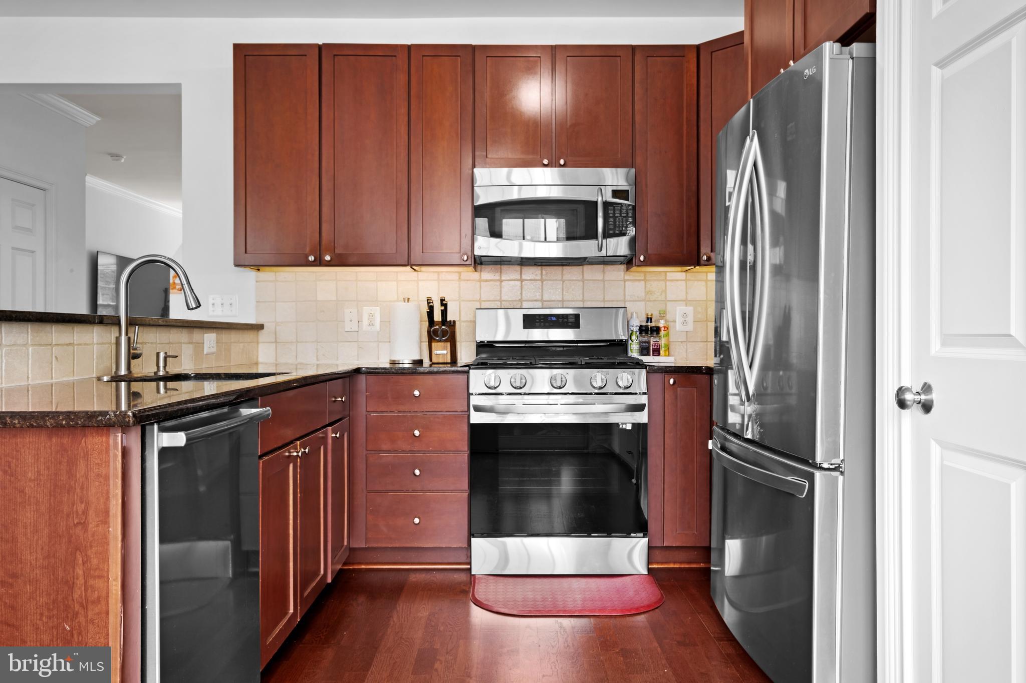 NAVAL SQUARE - Residential