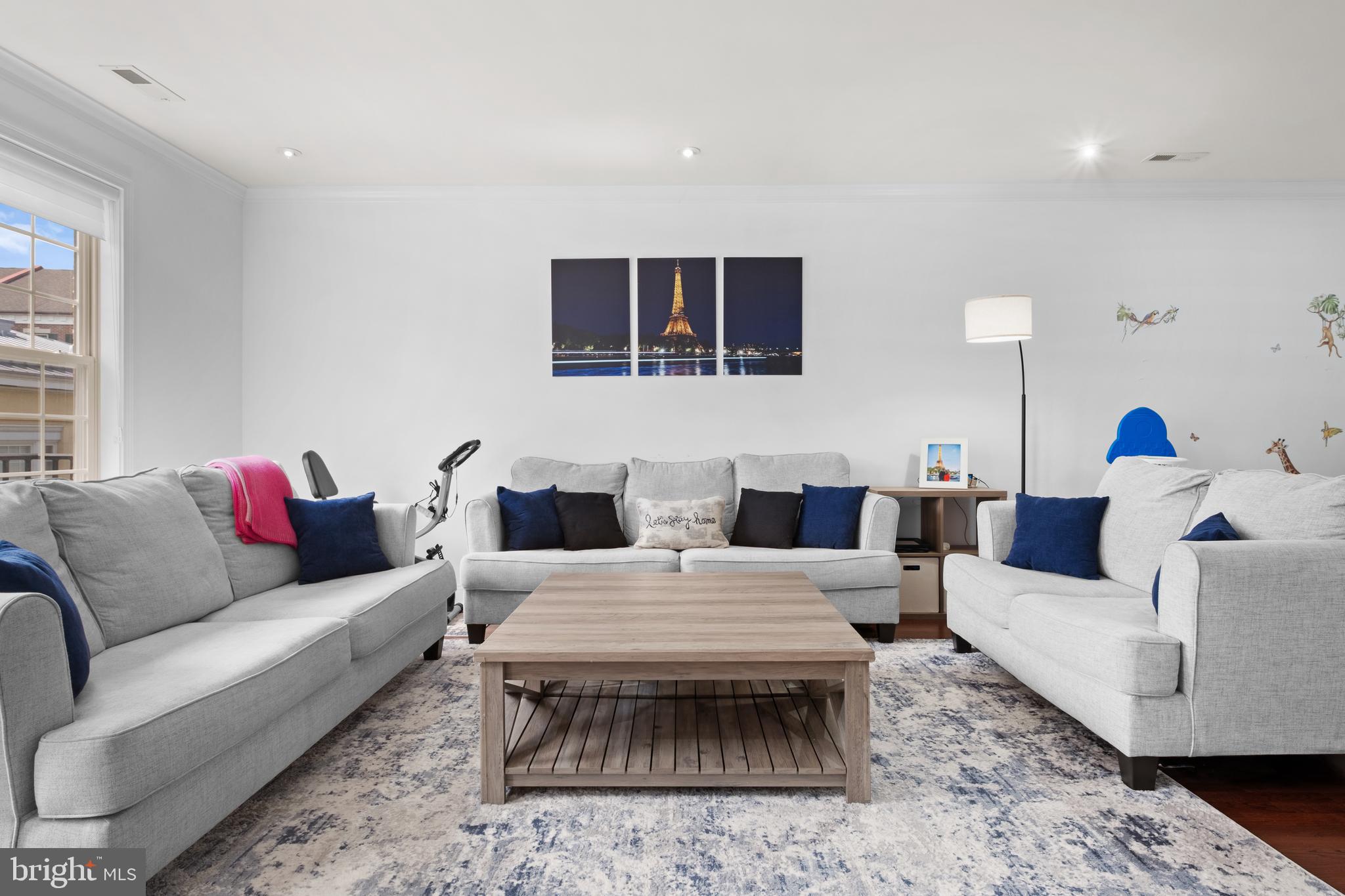 NAVAL SQUARE - Residential