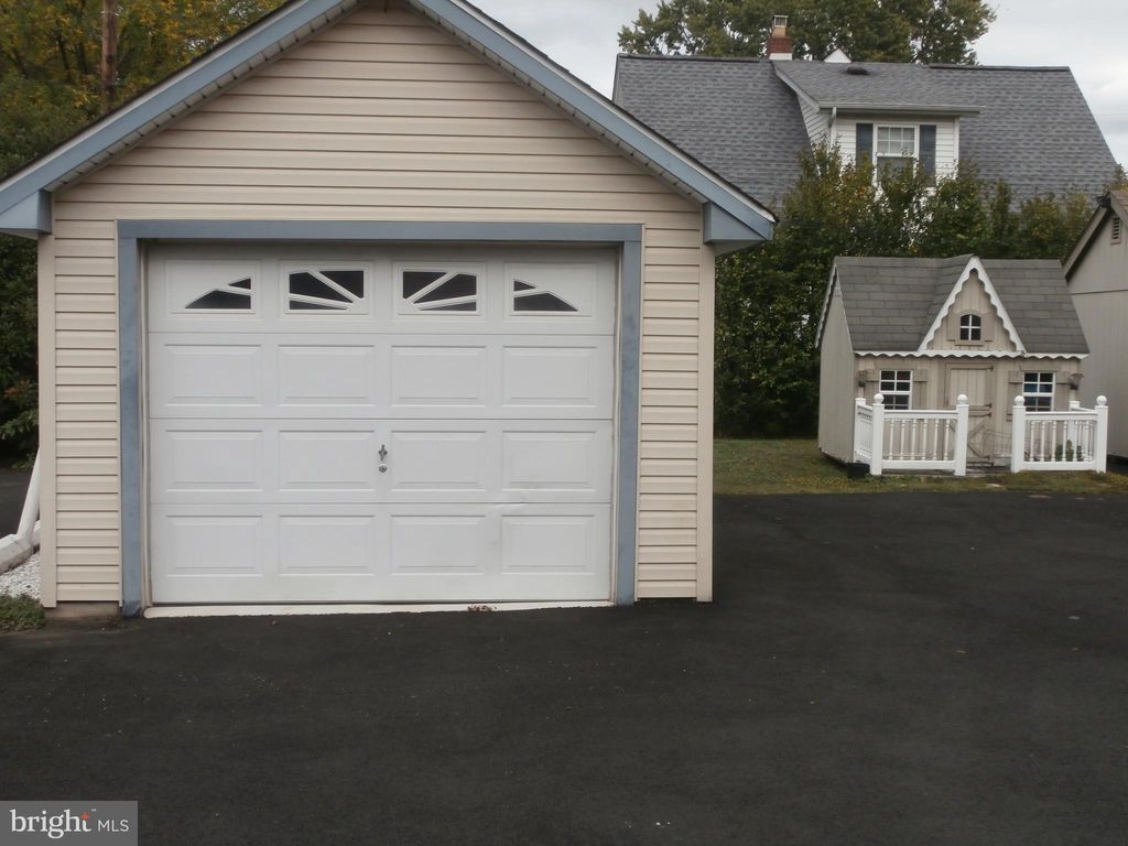 Photo of 306 N Oxford Valley Road, FAIRLESS HILLS, PA 19030 (MLS # PABU2080688)