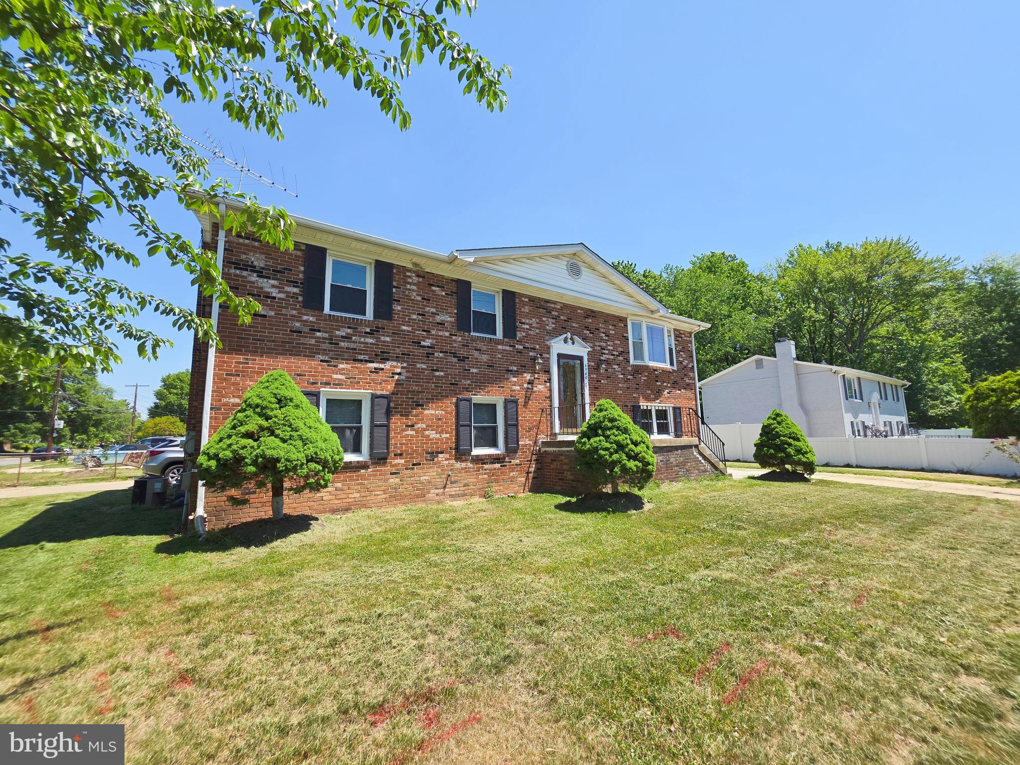 ANDREWS MANOR - Residential