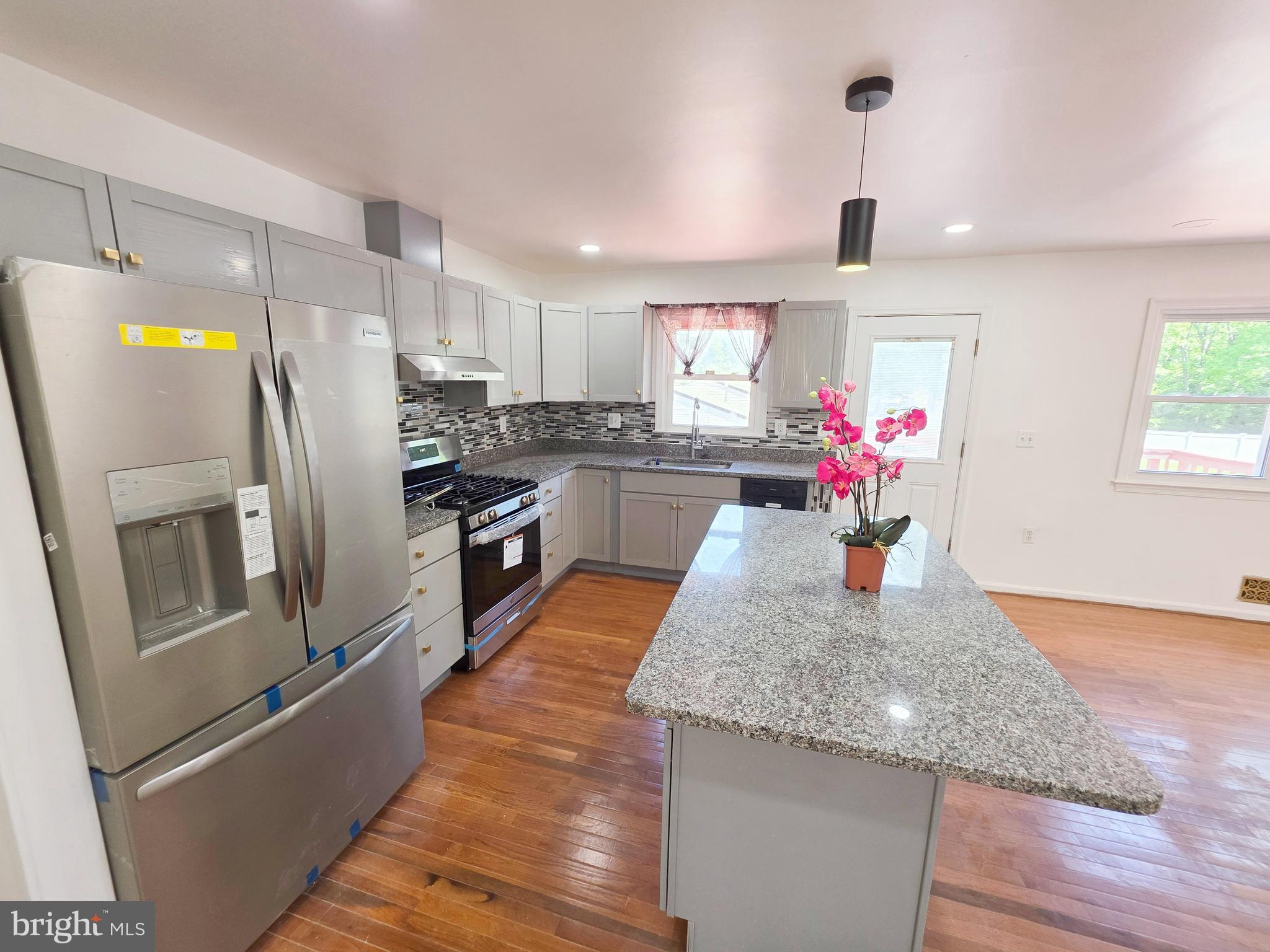 ANDREWS MANOR - Residential