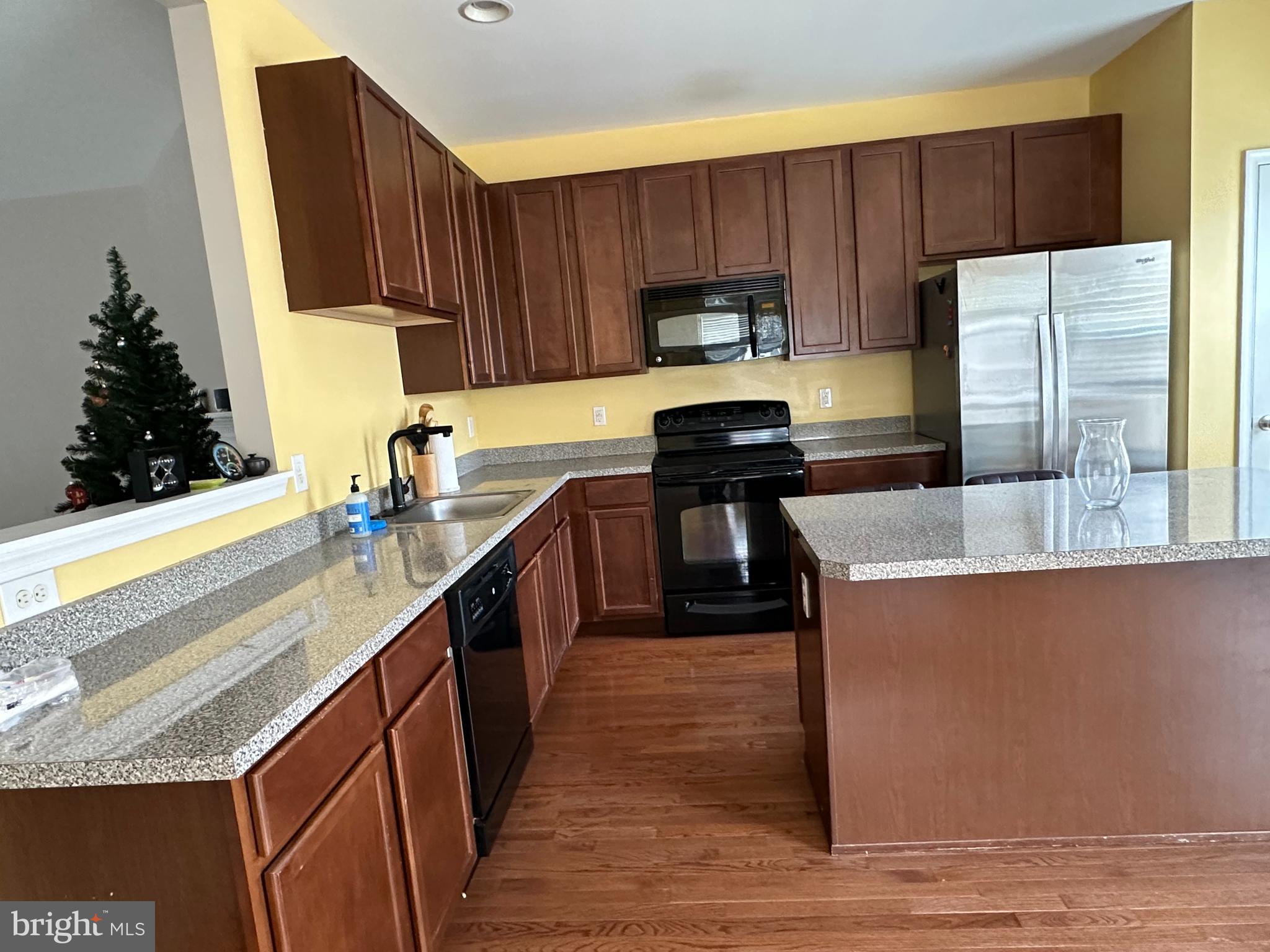 526 S TWIN LAKES BOULEVARD