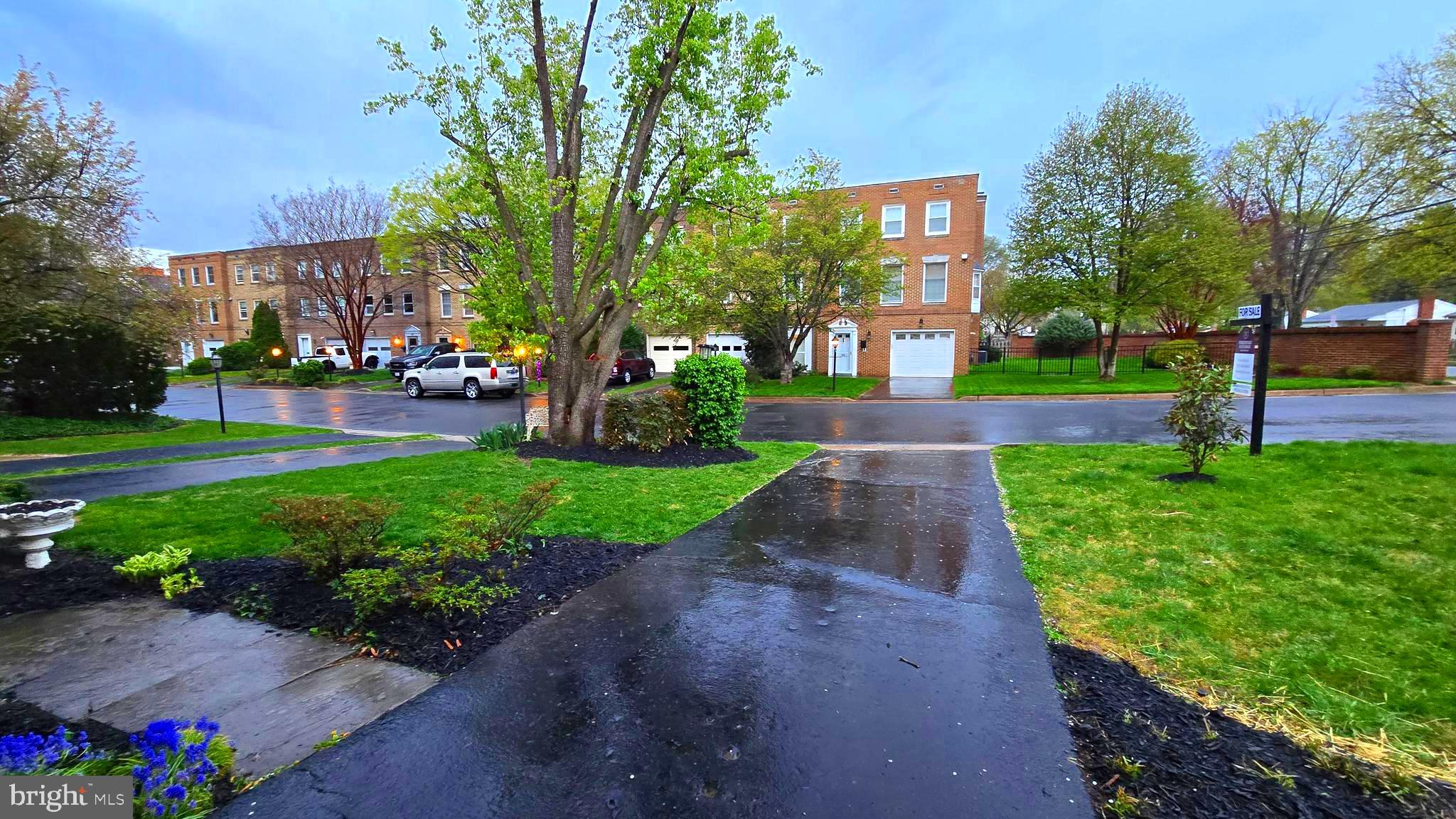 EXETER SQUARE - Residential